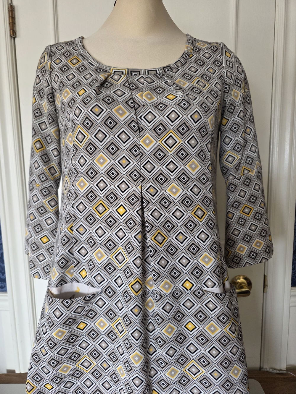 Geometric Diamond Print Dress in Gray & Yellow - Sz Med - Travel, Wedding Guest